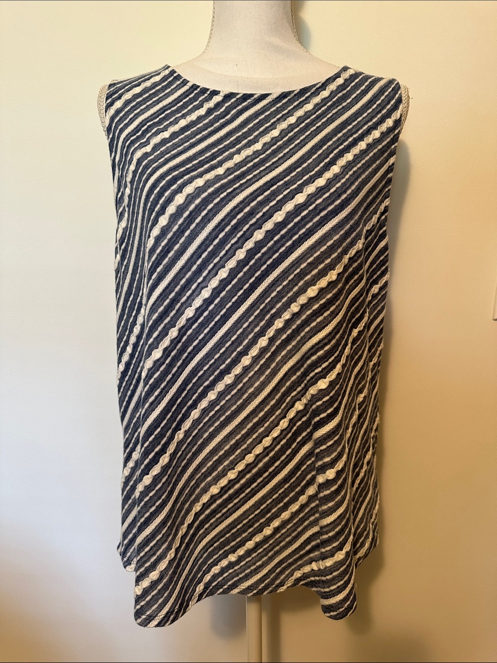 Sleeveless Navy and White Striped sleeveless top Chicos size 2 (L)